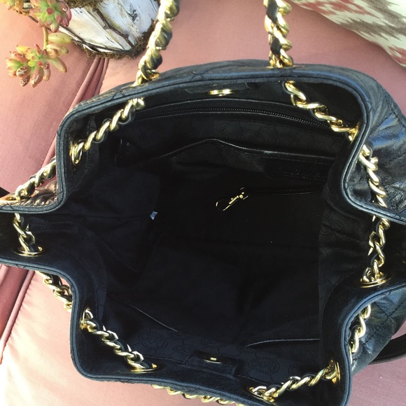 Michael Kors Susannah Large Quilted Drawstring bag - Picture 4 of 7