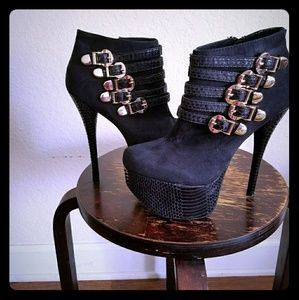 Black suede 6-inch pumps