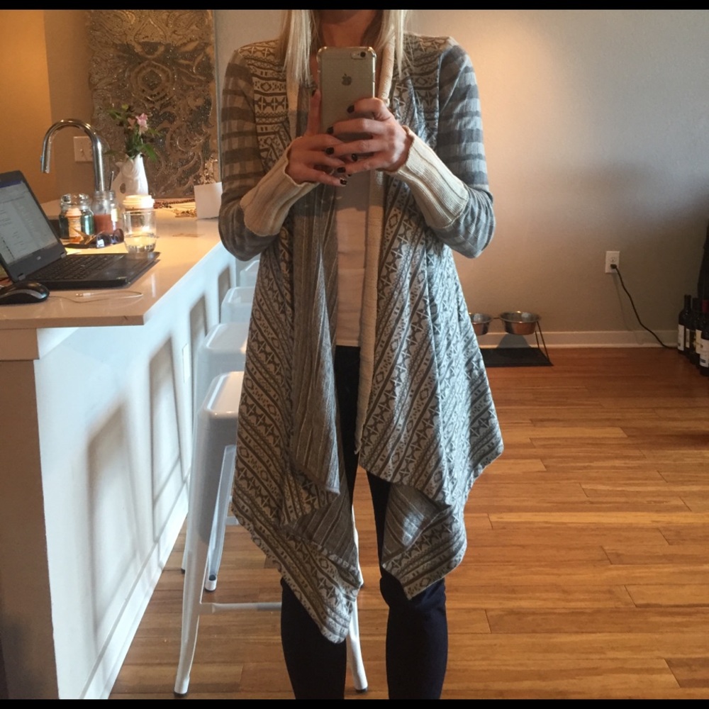 Adorable grey and cream cardigan