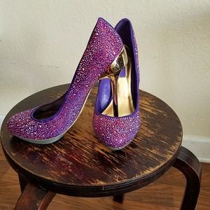 6inc purple and gold BCBG pumps