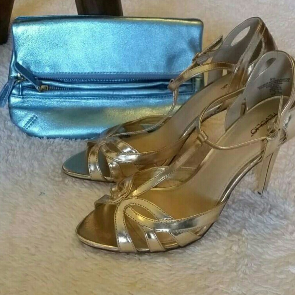 Tevolio gold leather sandals, 9.5 M NEW