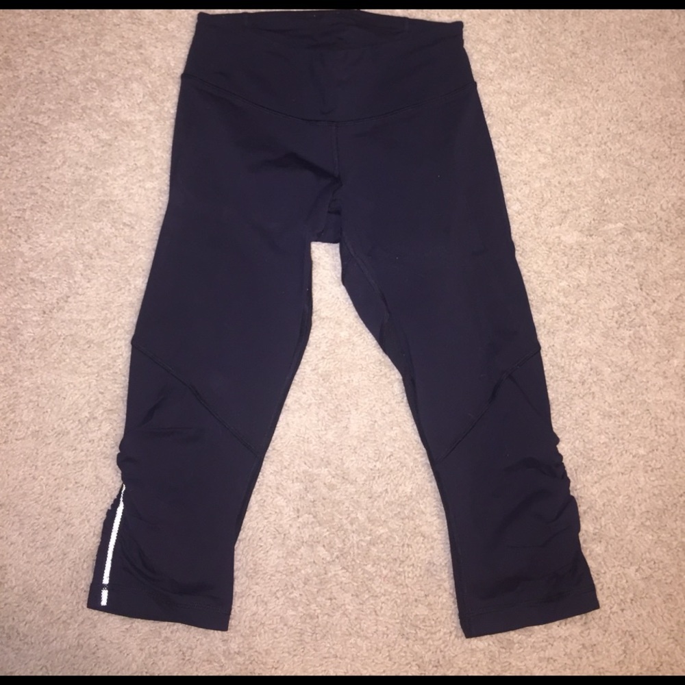 black cropped lululemon leggings