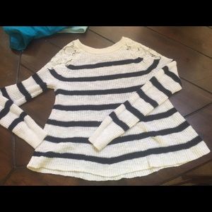 Hollister knitted sweater, with lace details 💕💕