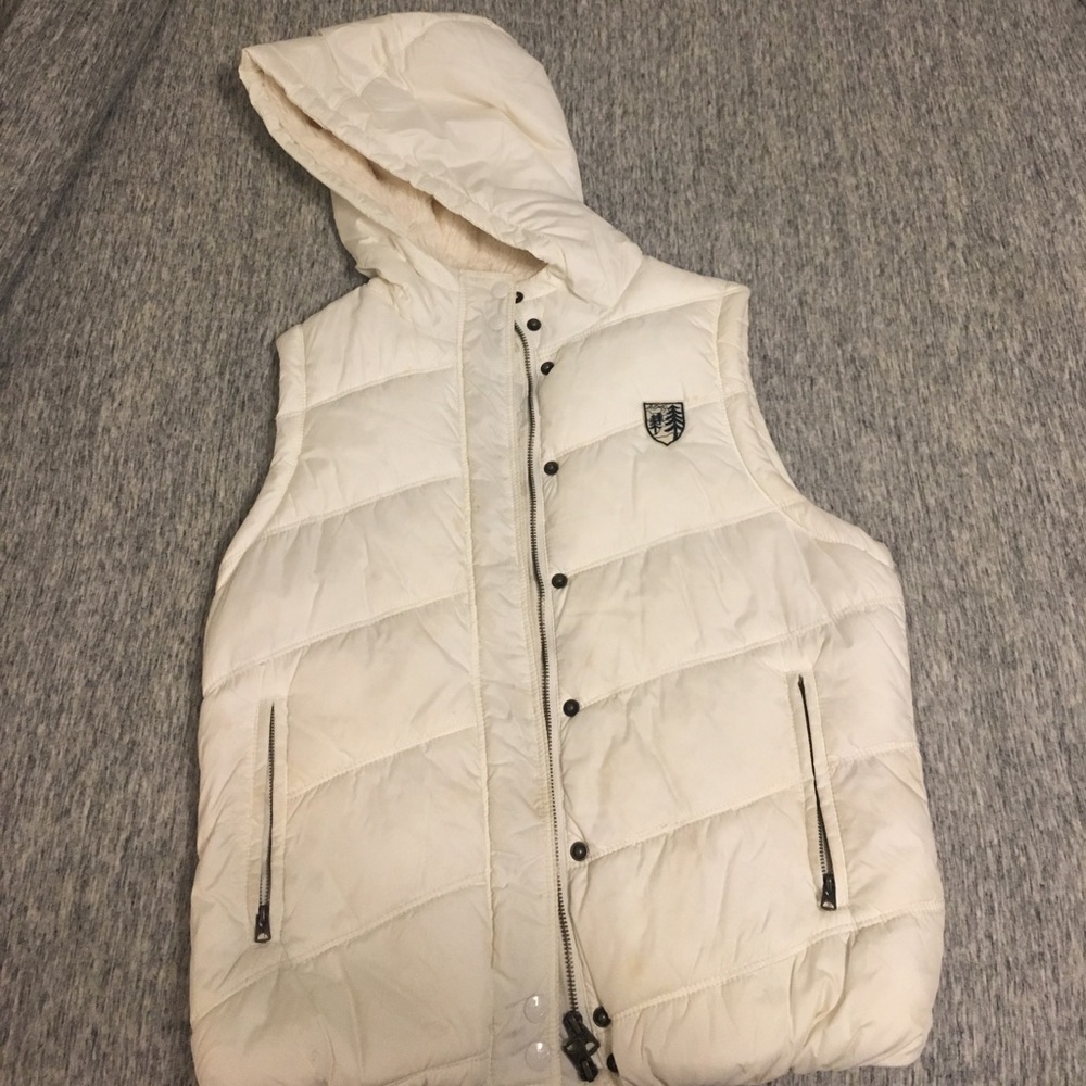 American Eagle white hooded vest