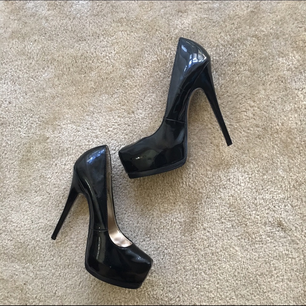 Steve Madden Black Patent Leather Kyle Platforms 8