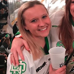 Meet your Posher, Caitlin