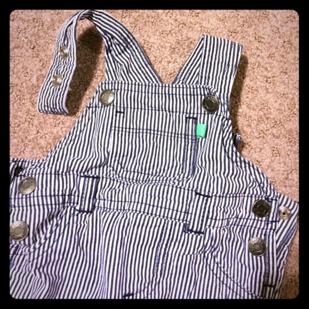 Green shirt & overalls - Picture 4 of 5