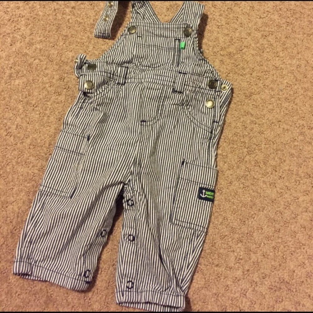 Green shirt & overalls - Picture 5 of 5