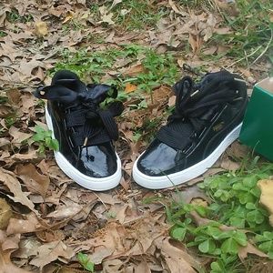 Womans puma basket heart