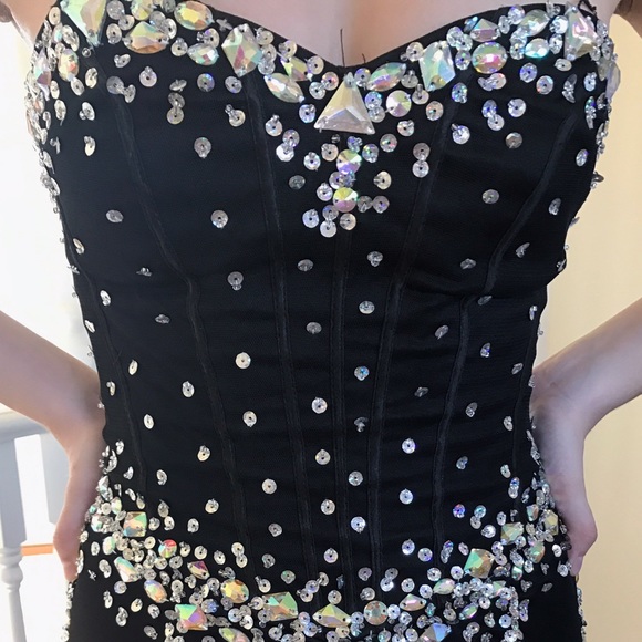 BLACK SEQUINED PROM DRESS - Picture 4 of 4