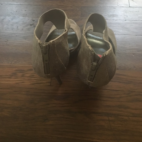 New! Fergie Shoes - Picture 3 of 4