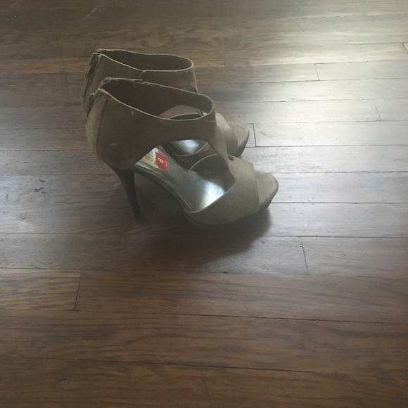 New! Fergie Shoes - Picture 4 of 4