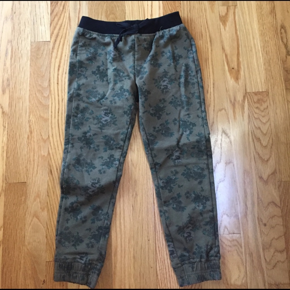 Adorable flower Vigoss sweats size 6x