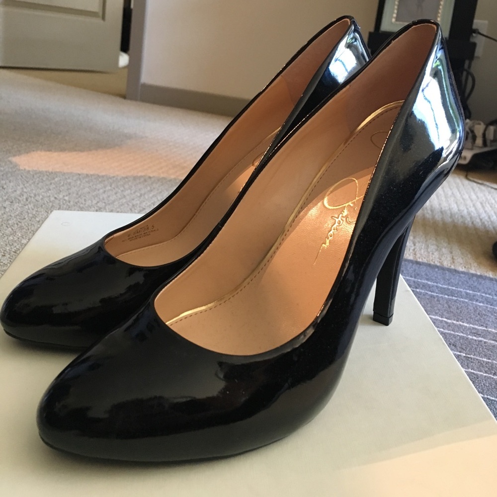 Jessica Simpson black pumps