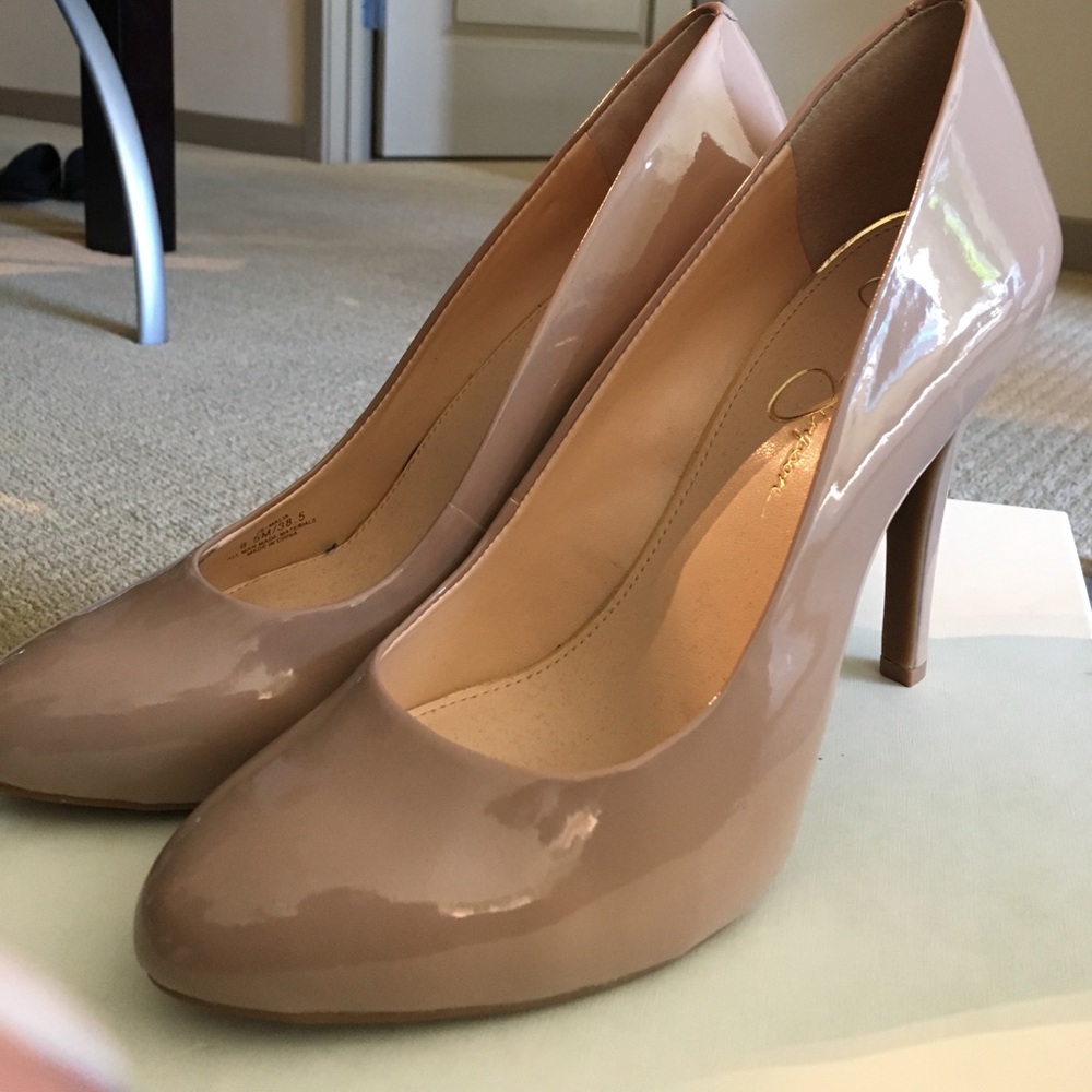 Jessica Simpson nude pumps