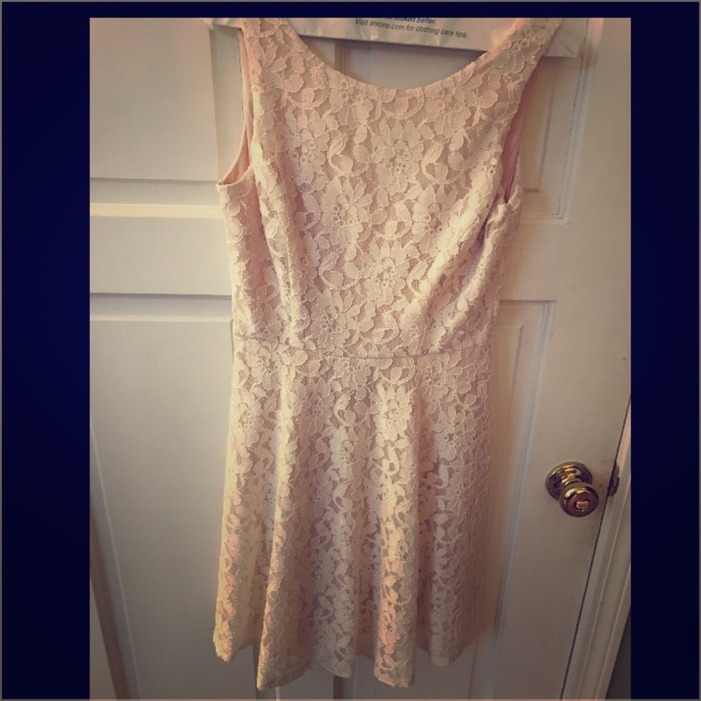 💕BEAUTIFUL LACE DRESS-WORN ONCE TO WEDDING 💕