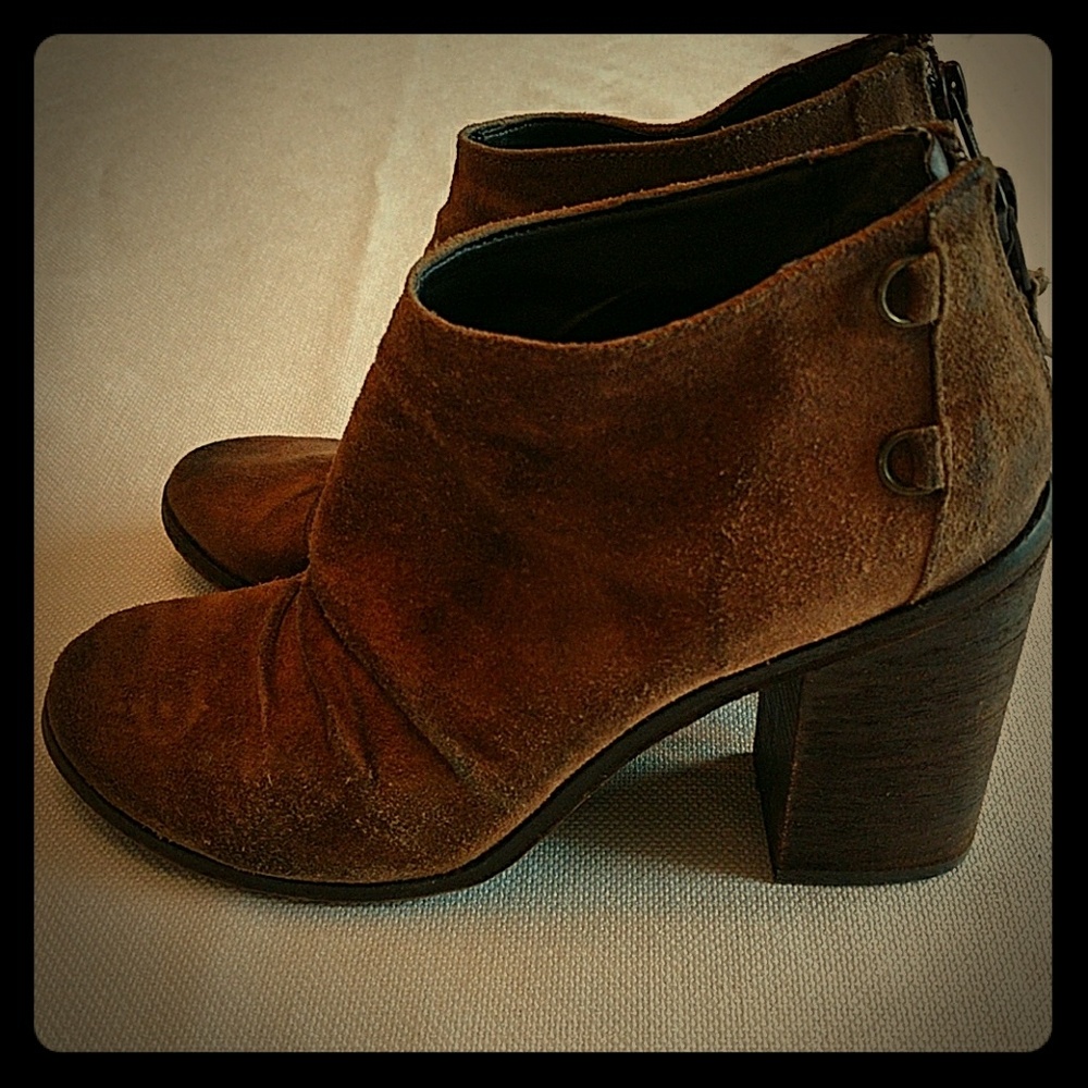 Boutique 9 ankle booties