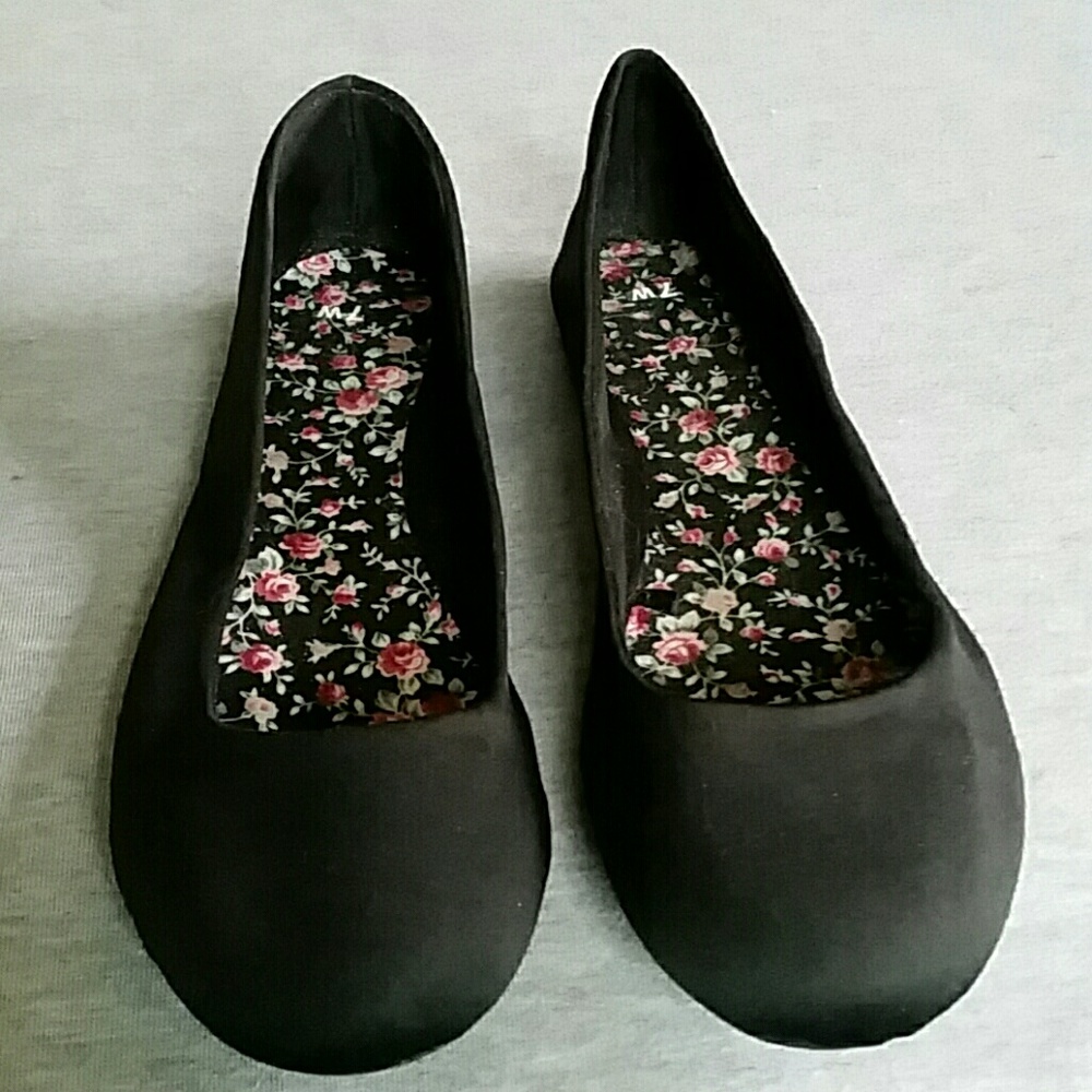 Black ballet flats size 7W