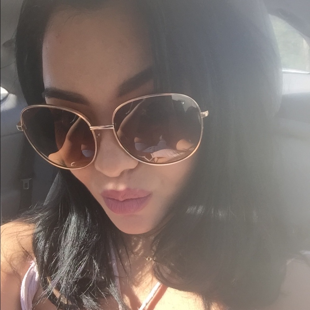 Meet your Posher, Carolina