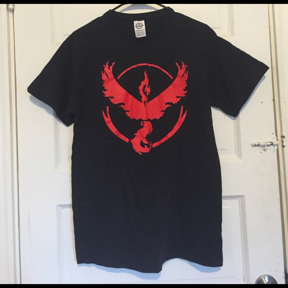NWOT Pokemon Go Team Valor men's t-shirt