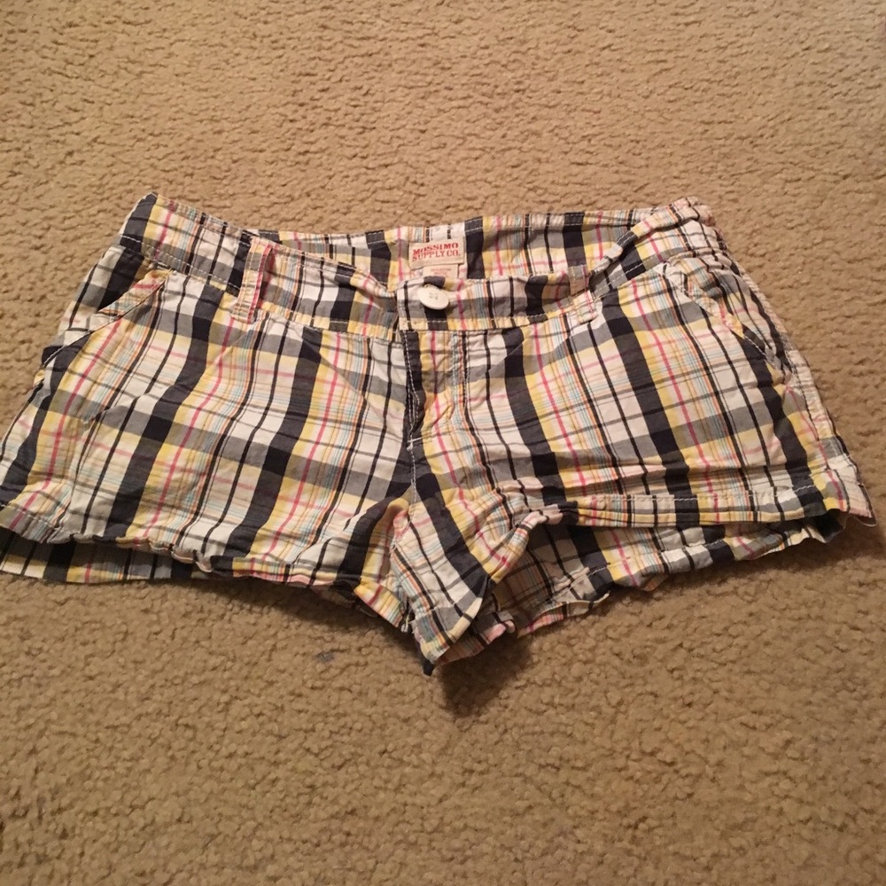 Plaid shorts 🌸