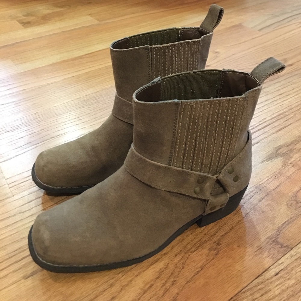 Light tan suede booties with harness  size 7.5