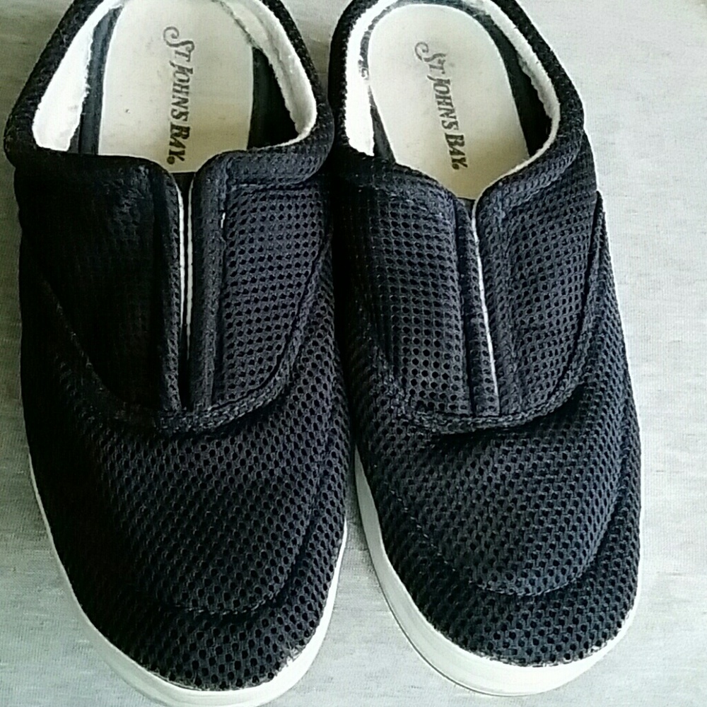 Navy blue slip-on casual shoes size 8