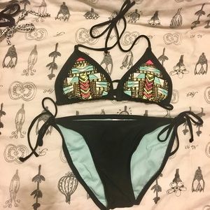 NWOT Halter Tie geometric Embroidered Bikini Set