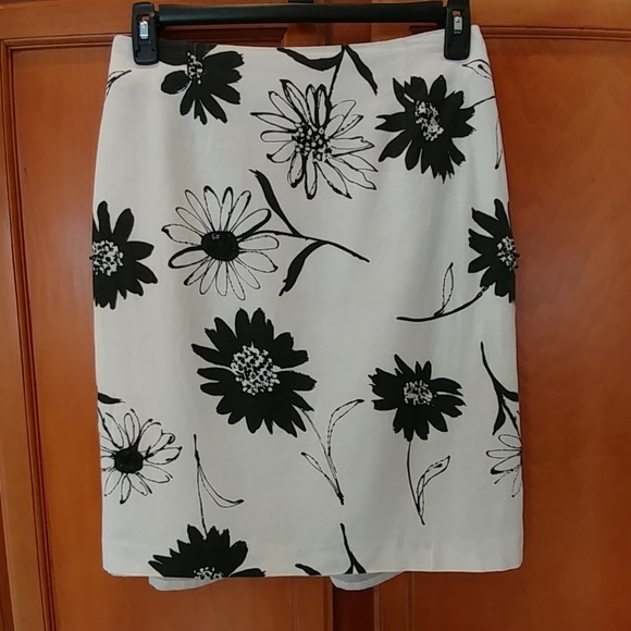 Dresses & Skirts - Cream and black floral skirt. Dresses & Skirts - Cream and black floral skirt.