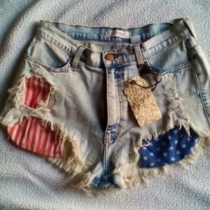 NWT! High waisted destroyed shorts