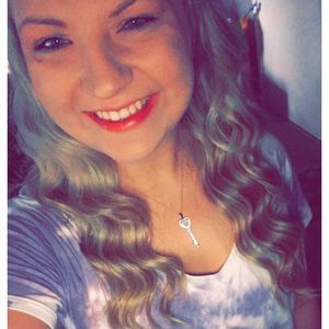 Meet your Posher, Whitney