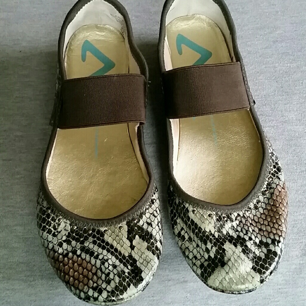 Snake-skin print ballet flats size 8.5