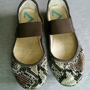 Snake-skin print ballet flats size 8.5