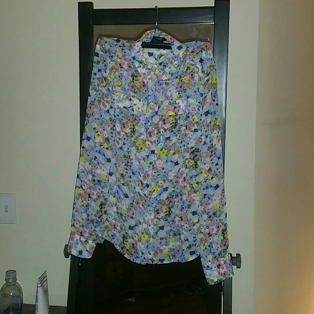Ann Taylor 00p button blouse