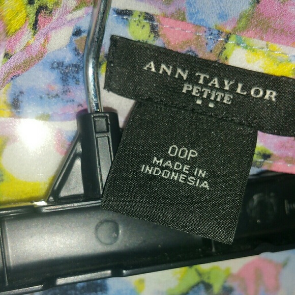 Ann Taylor 00p button blouse - Picture 2 of 4