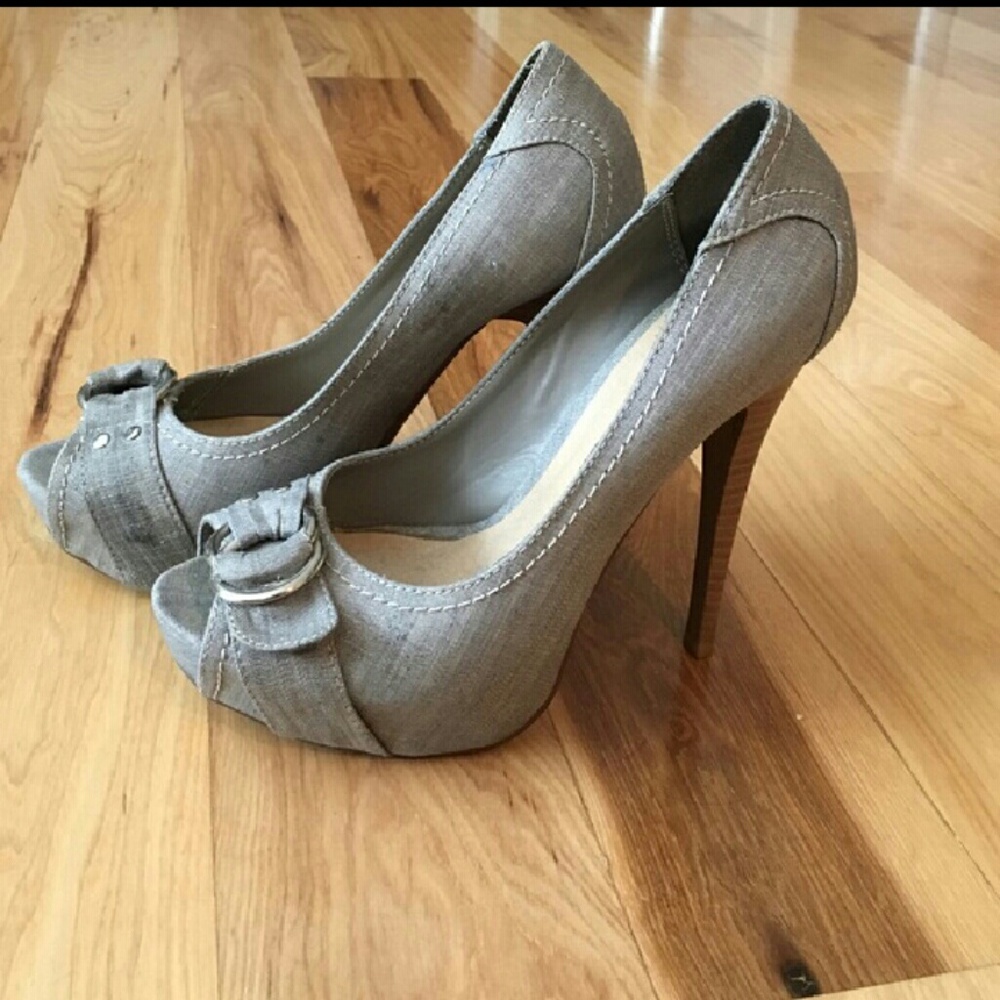 Super unique Paprika denim style heels!