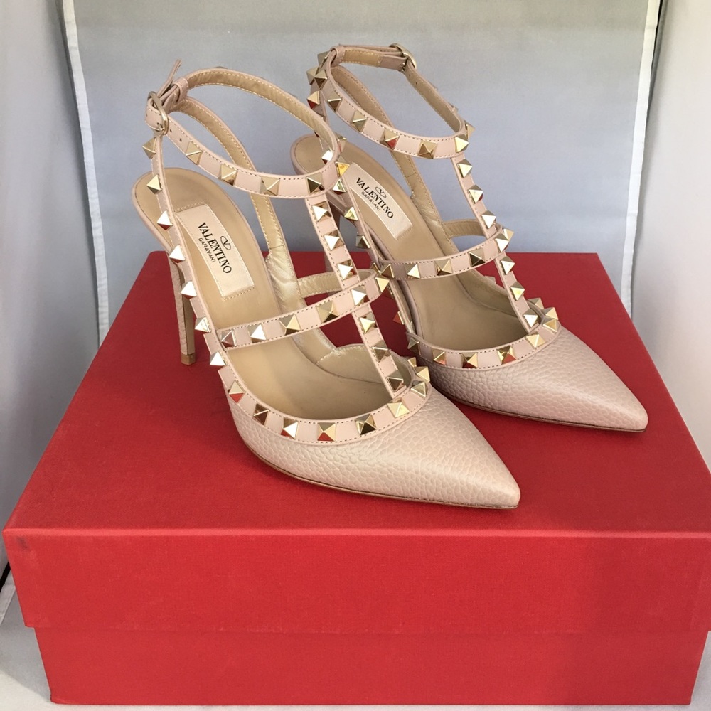 ❌Sold❌ Valentino Rockstud Heels, Sz 36/Nude