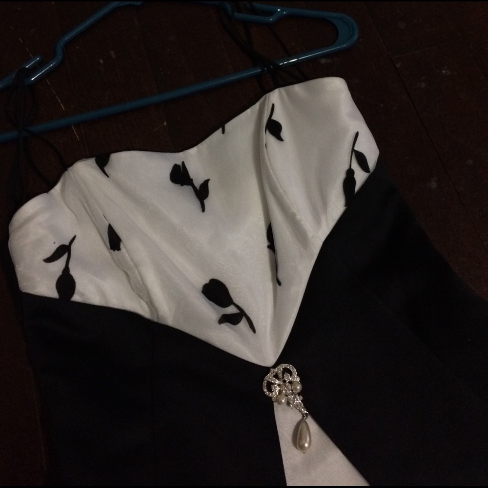 Prom Dress - Picture 2 of 4