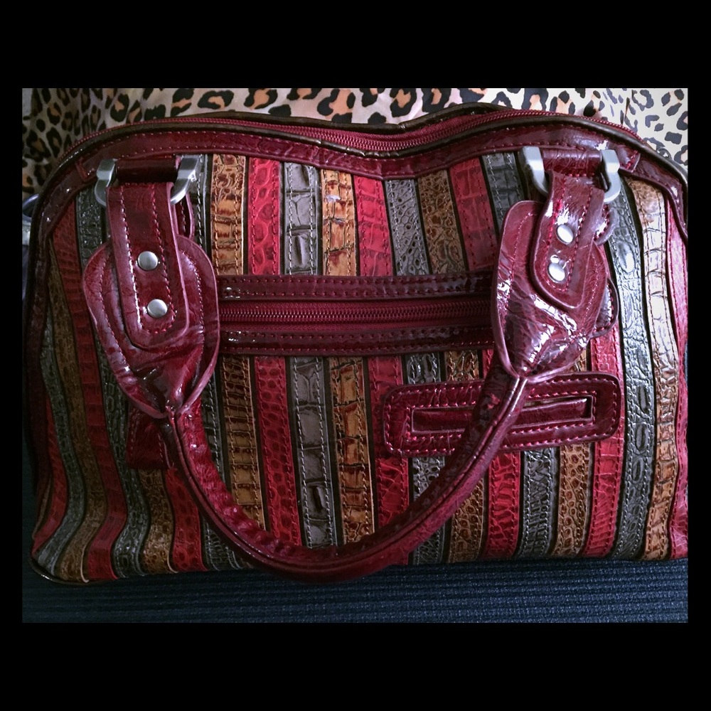 Beautiful top zip leather satchel