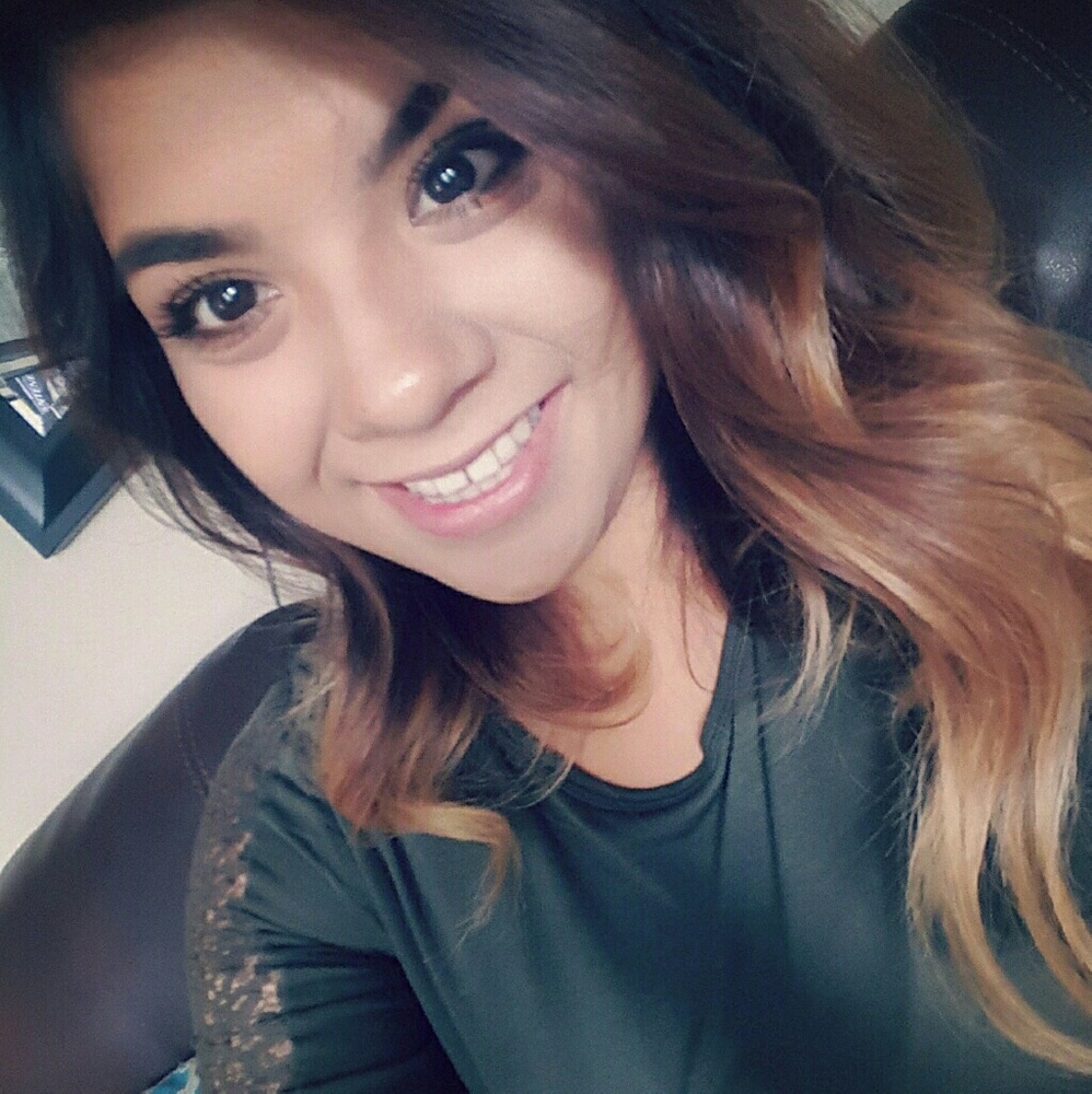 Meet your Posher, Yesmira