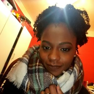 Meet your Posher, Crystal