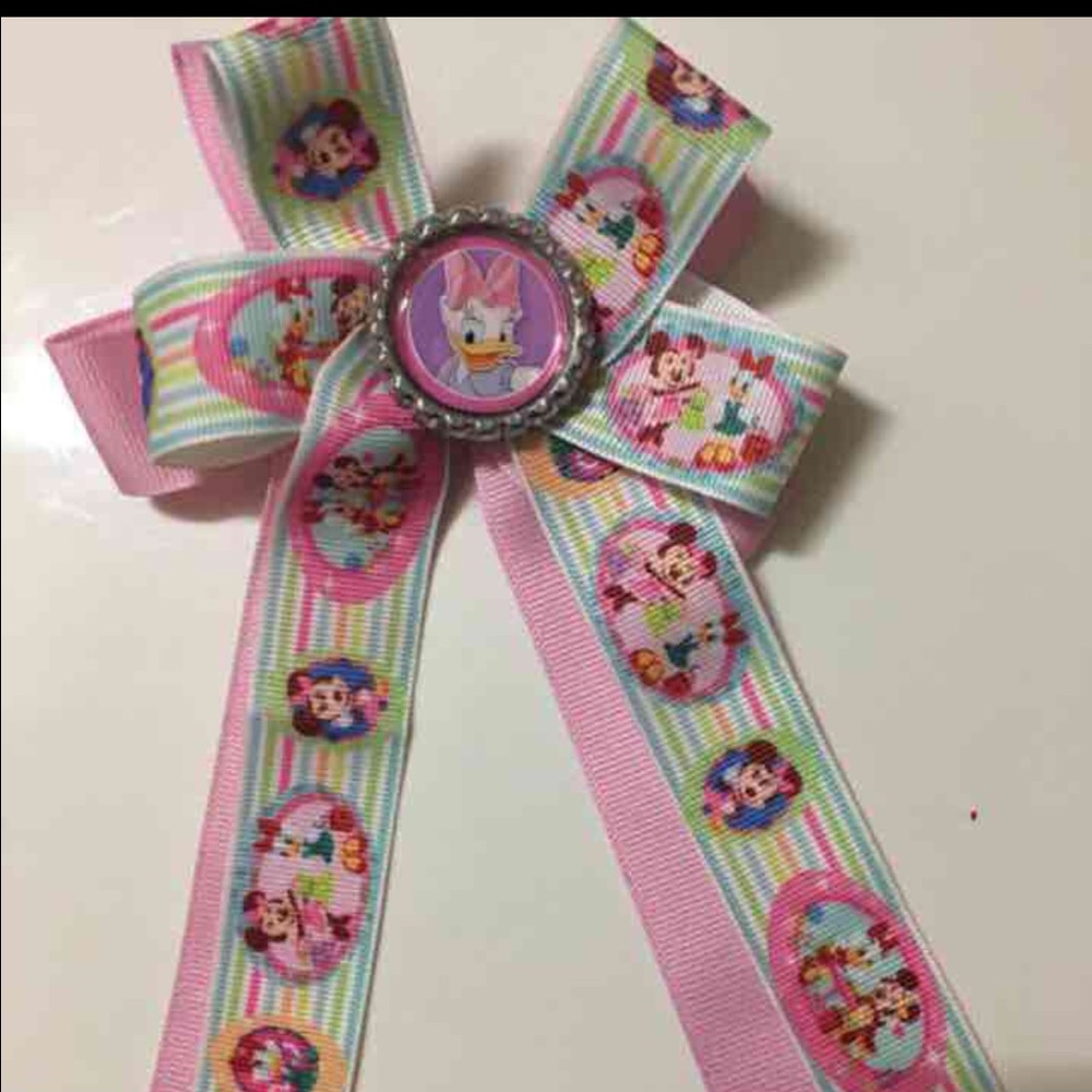 Daisy Duck NWOT Bow