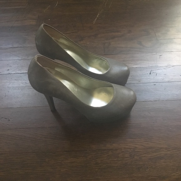 GUESS Shoes - Picture 2 of 4