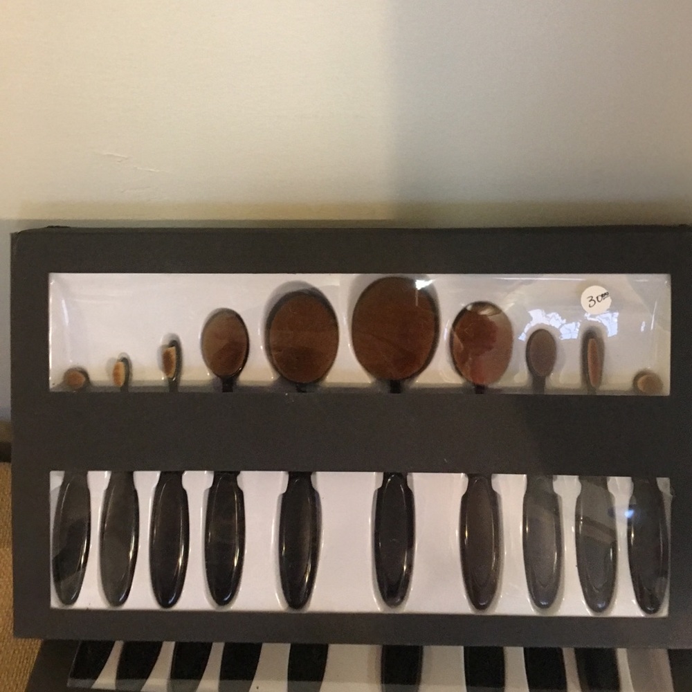 Oval Make Up Brush Set