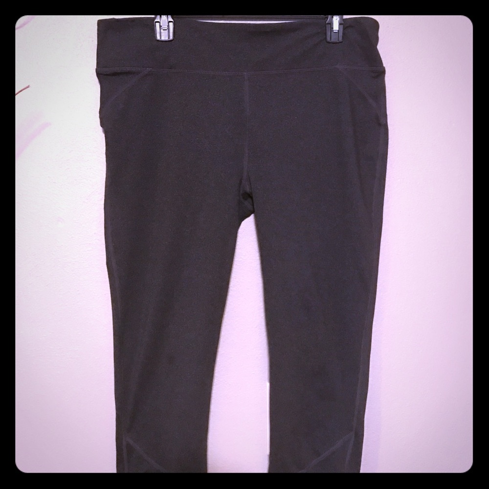 Fabletics dark gray Capri 2XL