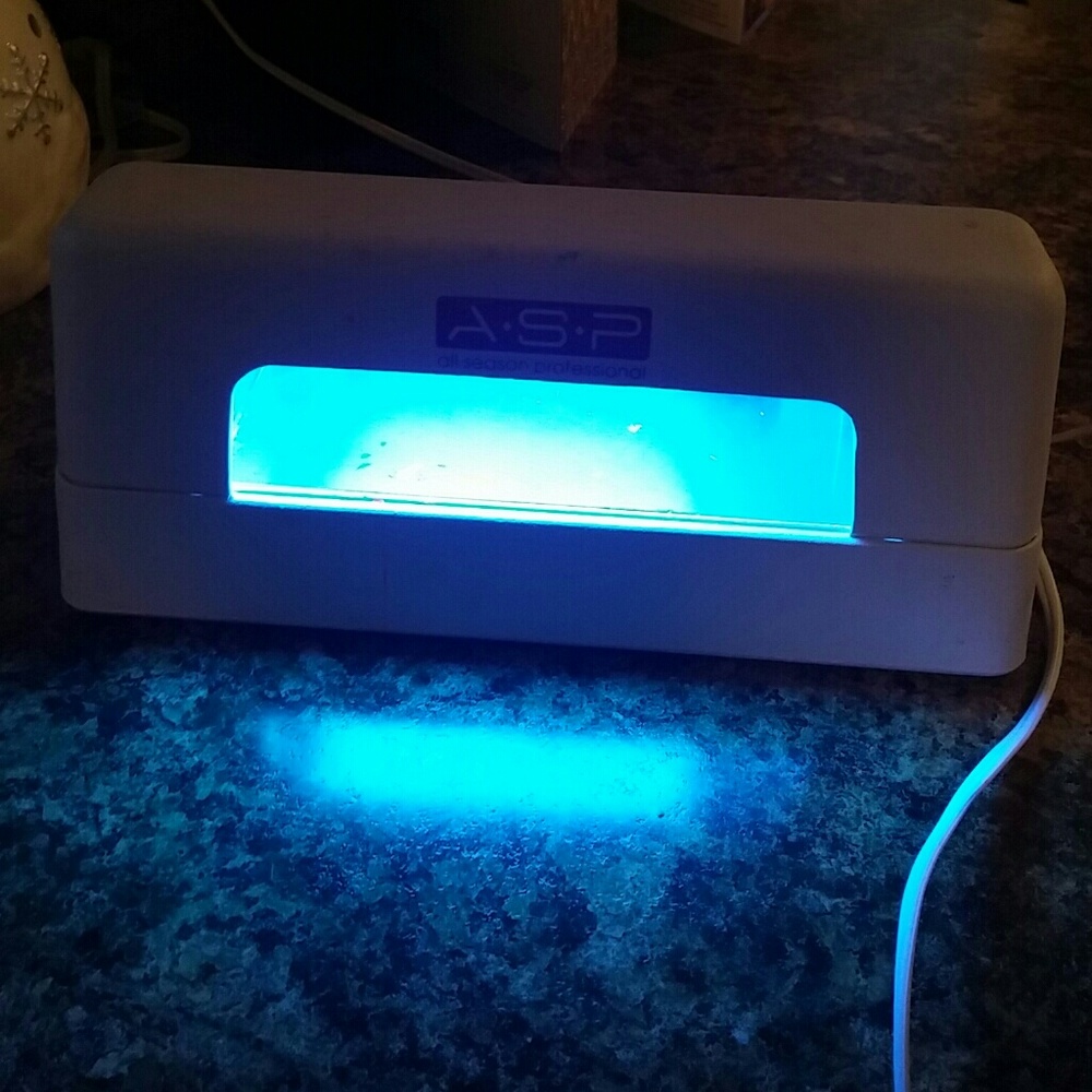 Gel polish UV light