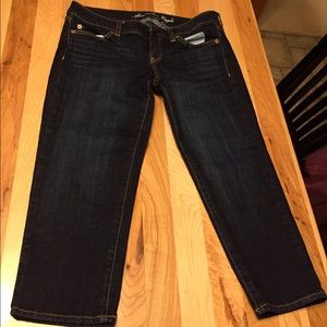American Eagle size 10 capris. NWOT.