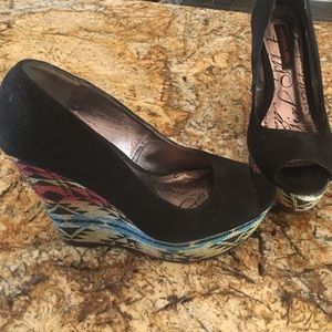 Peep toe wedges material girl