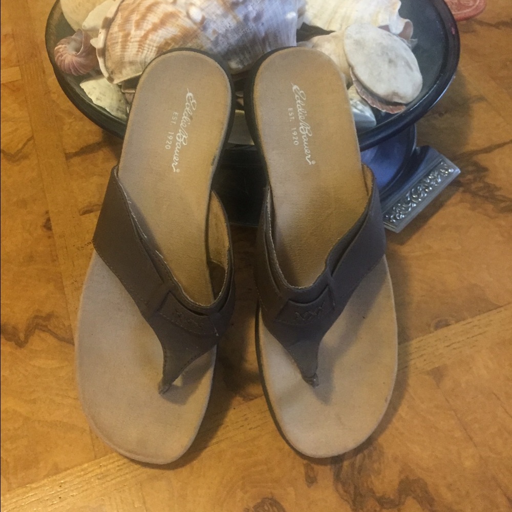 New Eddie Bauer brown leather sandals. Size 10 11