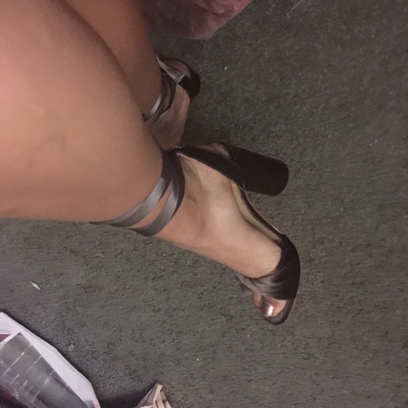SOLD Steve Madden velvet chunky heels - Picture 2 of 5